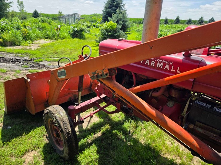 farmall-h-with-dual-loader,-wide-front,-6.00-16-fronts,-13.6-38-rears,-540-pto-with-loader-pump,-whe-image-18