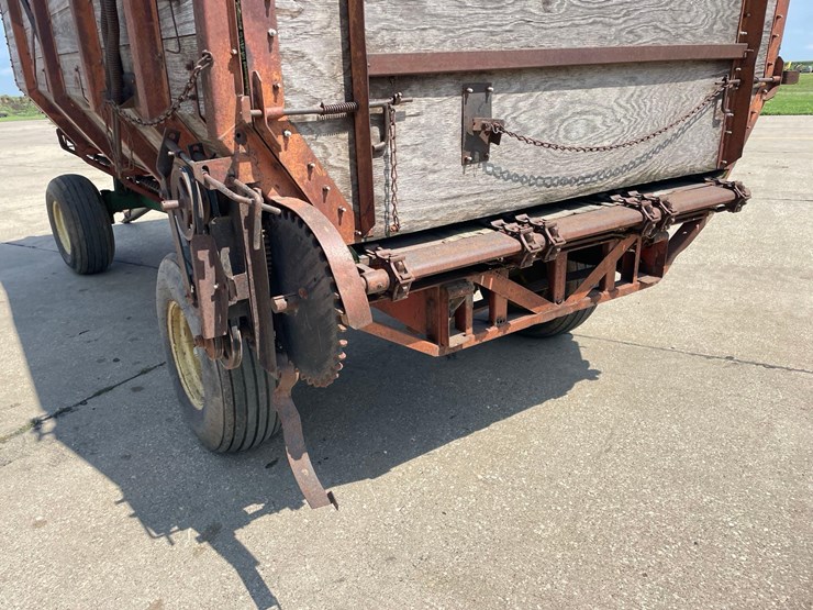 john-deere-1075-image-11