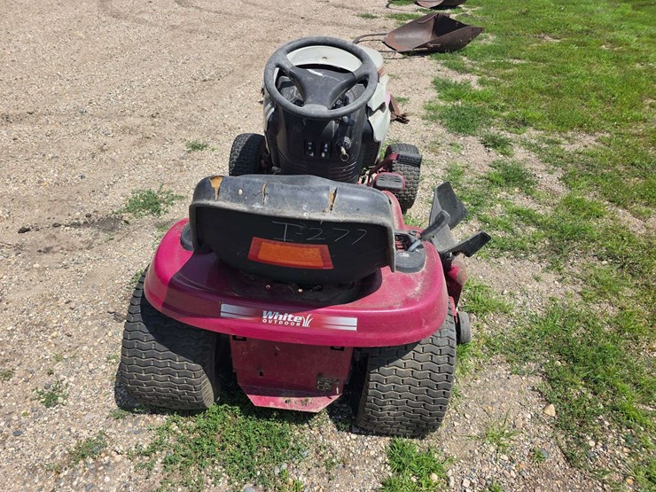 white-lt1850-hydrostatic-lawn-mower-for-parts,-18hp-briggs-and-stratton-engine,-untested,-selling-fo-image-5