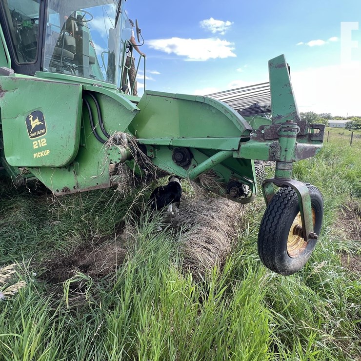 JOHN DEERE 212