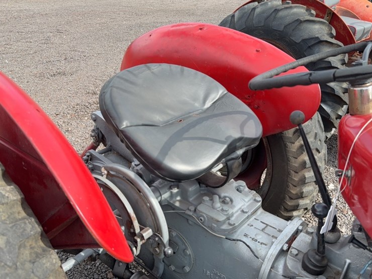 #3052-•-massey-ferguson-35-tractor-image-8
