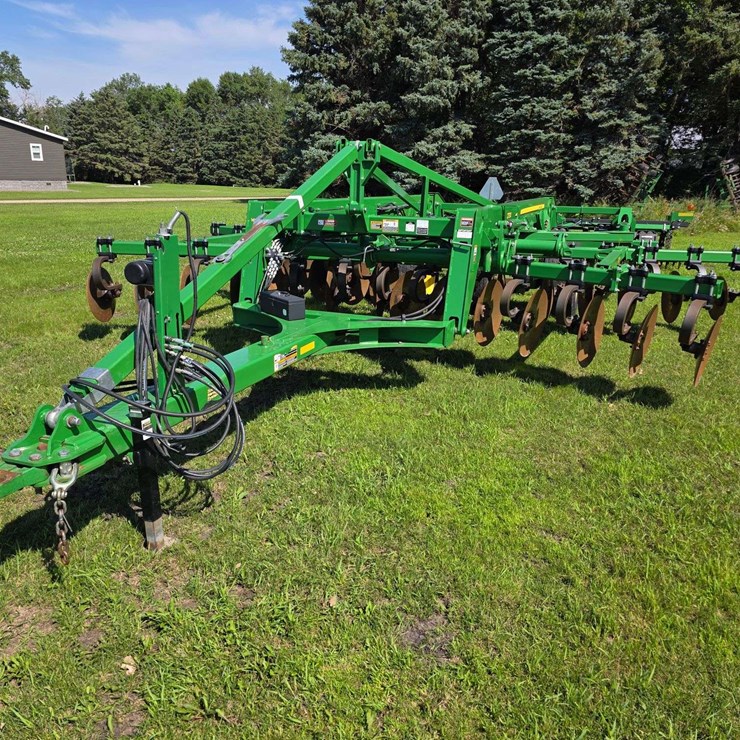 2016 JOHN DEERE 18