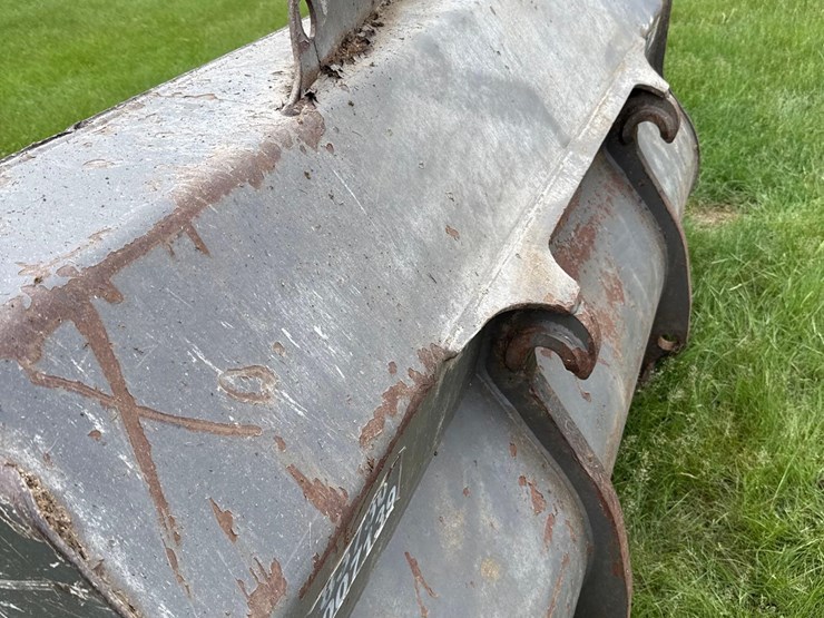 volvo-99"-payloader-bucket-image-13