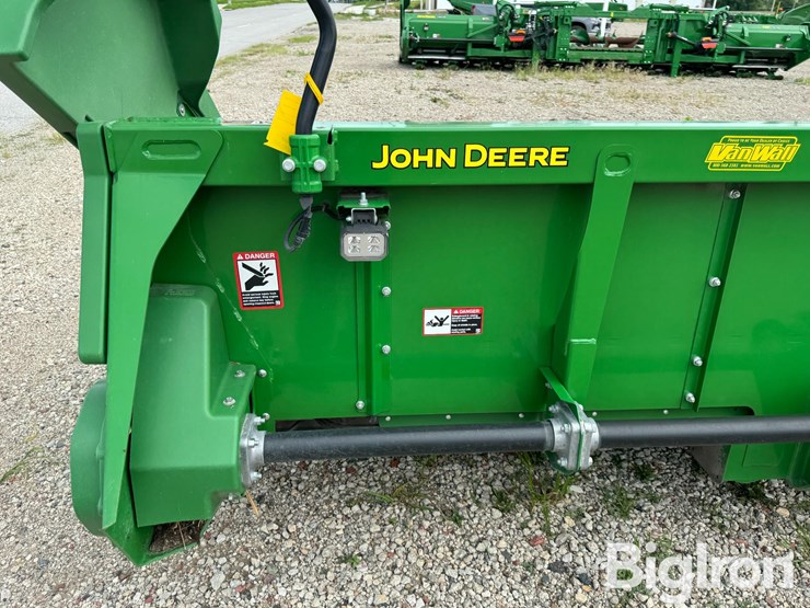 2021-john-deere-c18r-image-17