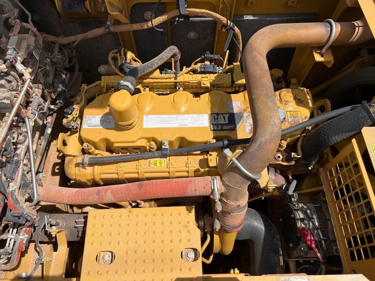 2016-caterpillar-336fl-image-37