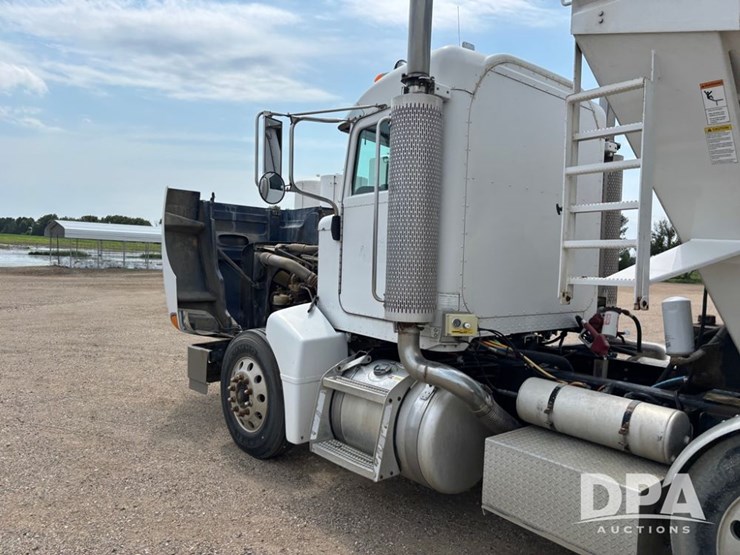2005-peterbilt-385-image-65