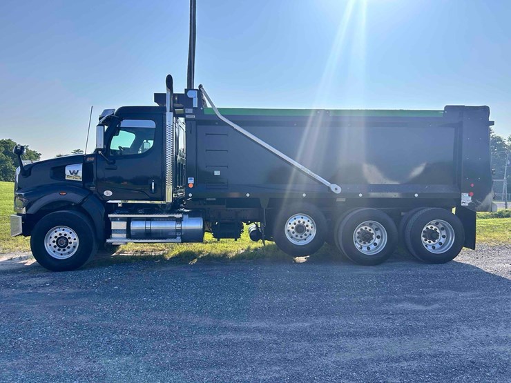 2022-western-star-tri-axle-dump-image-8