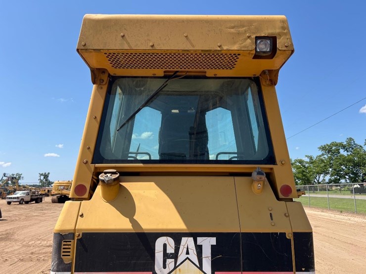 2004-caterpillar-d3g-xl-image-25