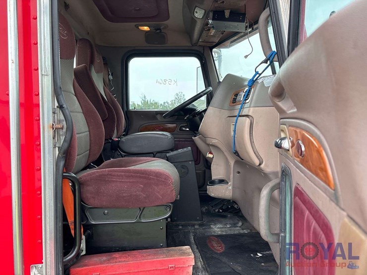 2009-peterbilt-384-image-27