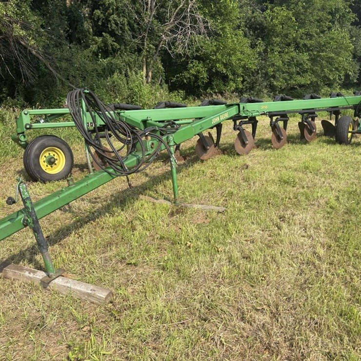 JOHN DEERE 3710