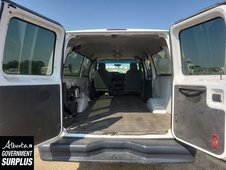 2014-ford-cargo-image-26