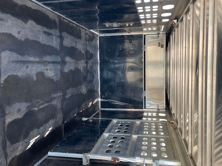 2014-wilson-livestock-trailer-image-26