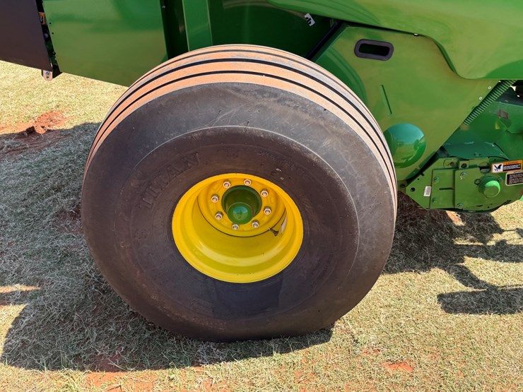 john-deere-560m-image-8