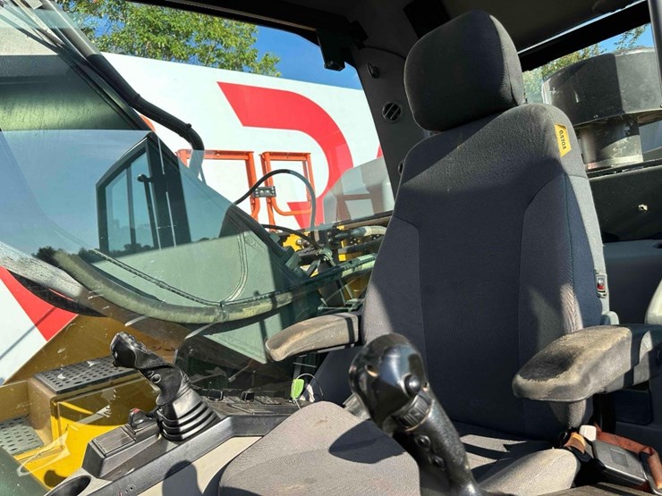 2019-volvo-ec350-excavator-image-42