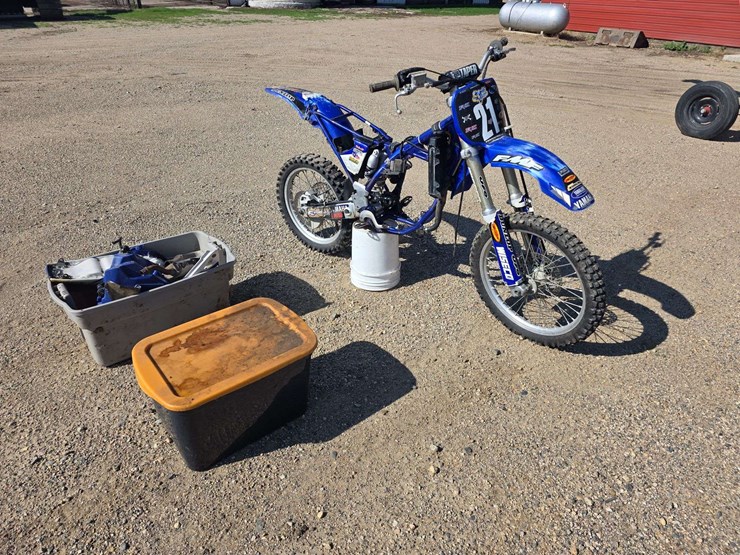 ’98-yamaha-yz125-dirt-bike,-project-bike,-should-be-complete-per-seller,-call-for-details-image-1