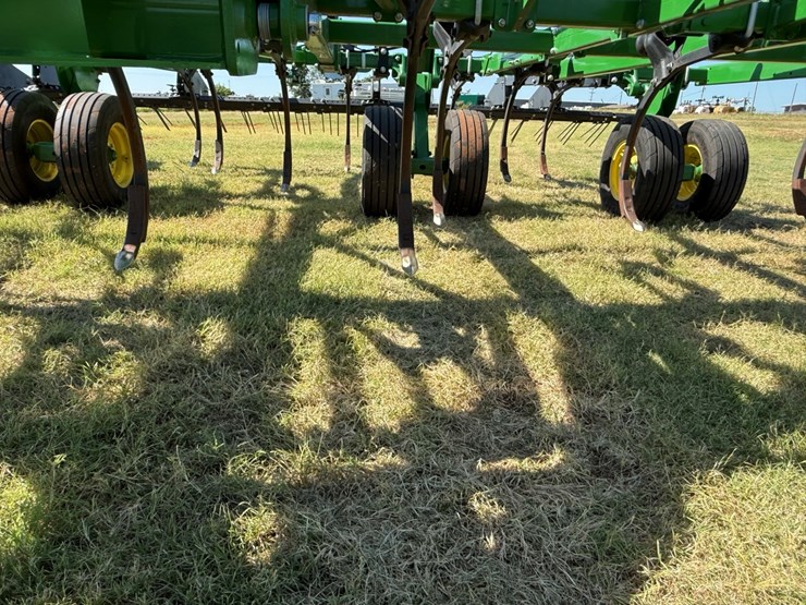2022-john-deere-2430-image-9