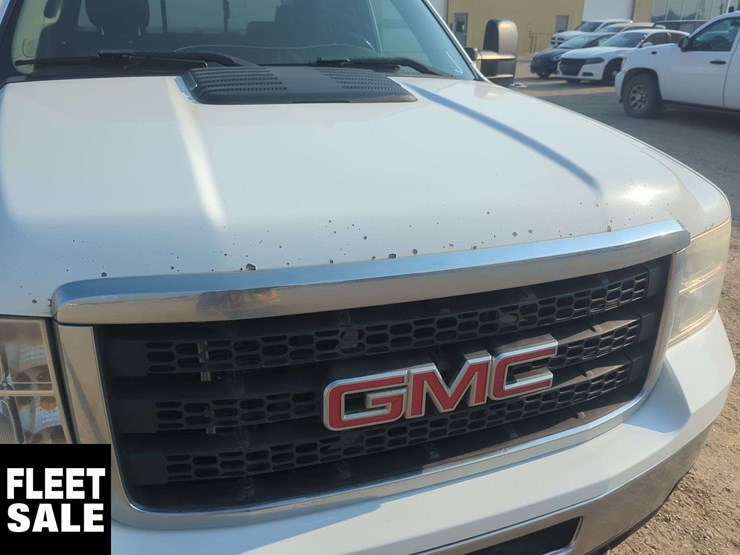 2011-gmc-sierra-2500hd-image-33