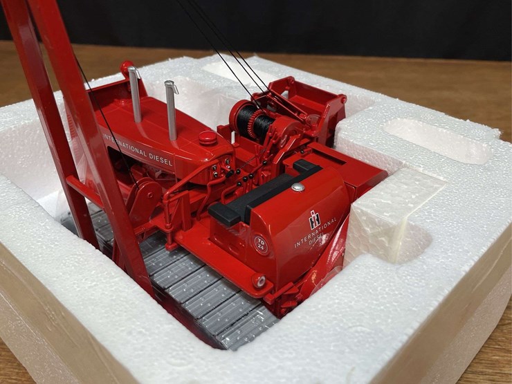1/25-ih-td24-crawler-w/superier-pipe-layer-nib-sc-image-12