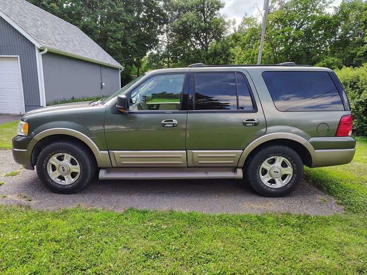 2003-ford-expedition-image-1