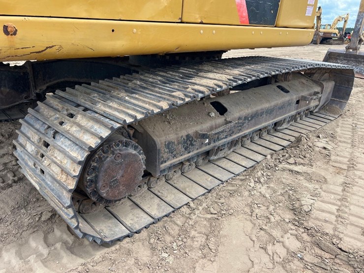 2015-caterpillar-326fl-image-26