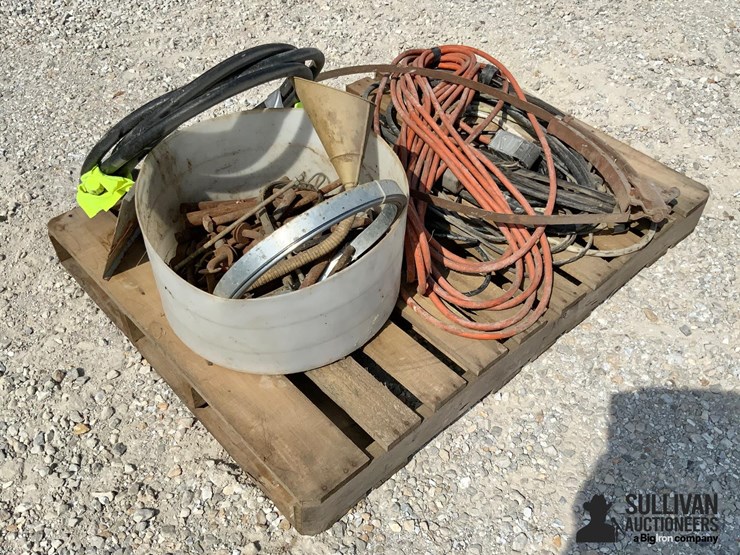 electric-cords,-steel-pins-&-gate-hinges-image-1