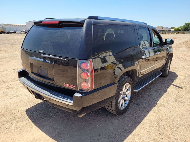 2013-gmc-yukon-xl-image-3