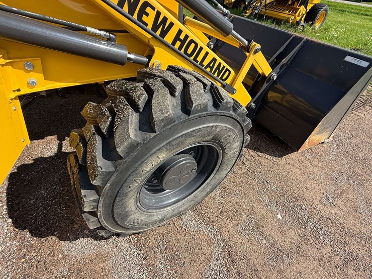 new-holland-b95d-backhoe,-fwa,-88”-front-bucket,-378-hours,-extended-hoe,-17”-back-bucket,-out-rigge-image-23