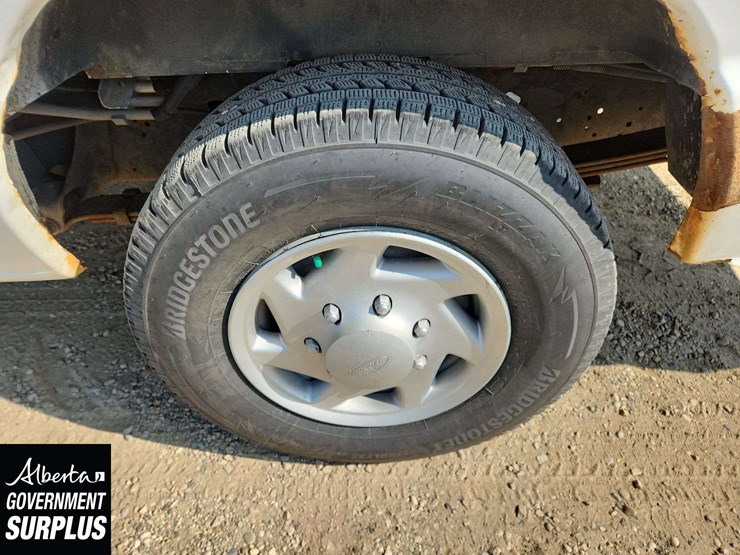 2013-ford-cargo-image-14