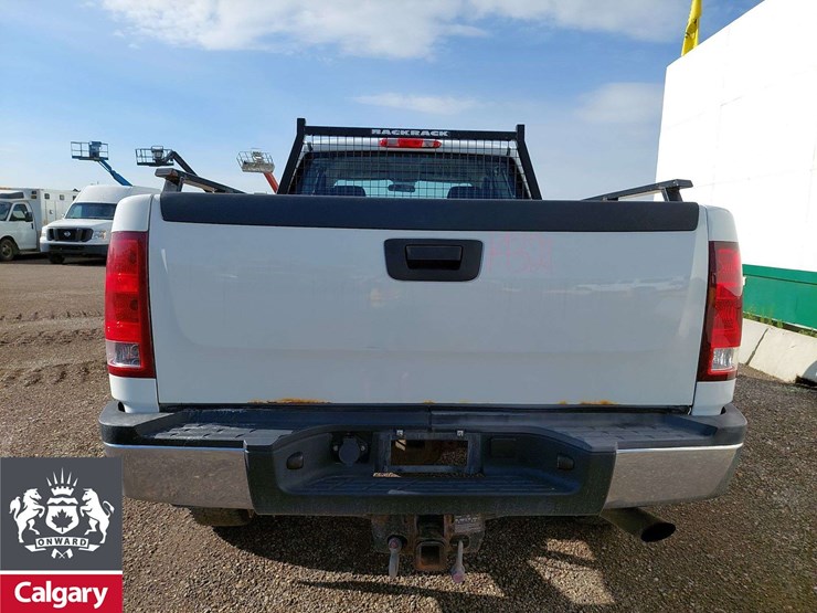 2013-gmc-sierra-2500hd-image-13