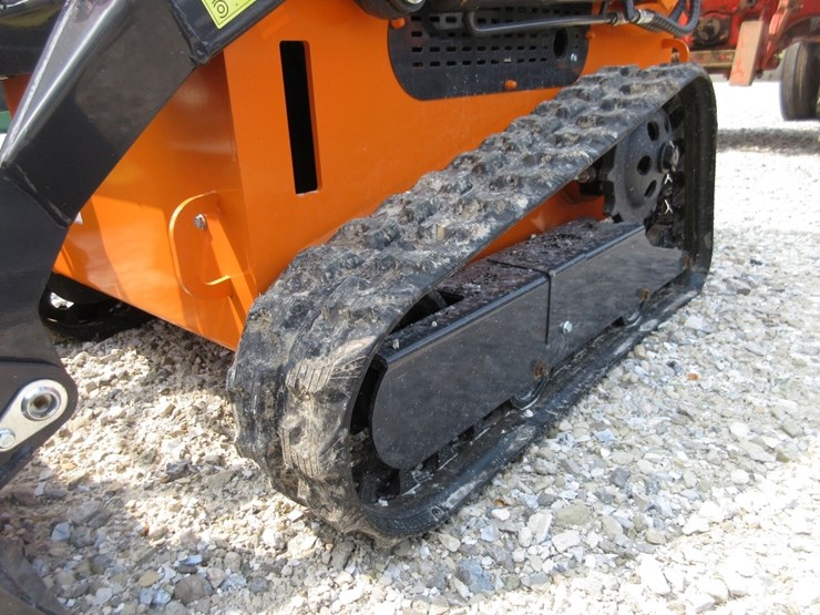 land-hero-mini-skid-steer-image-8