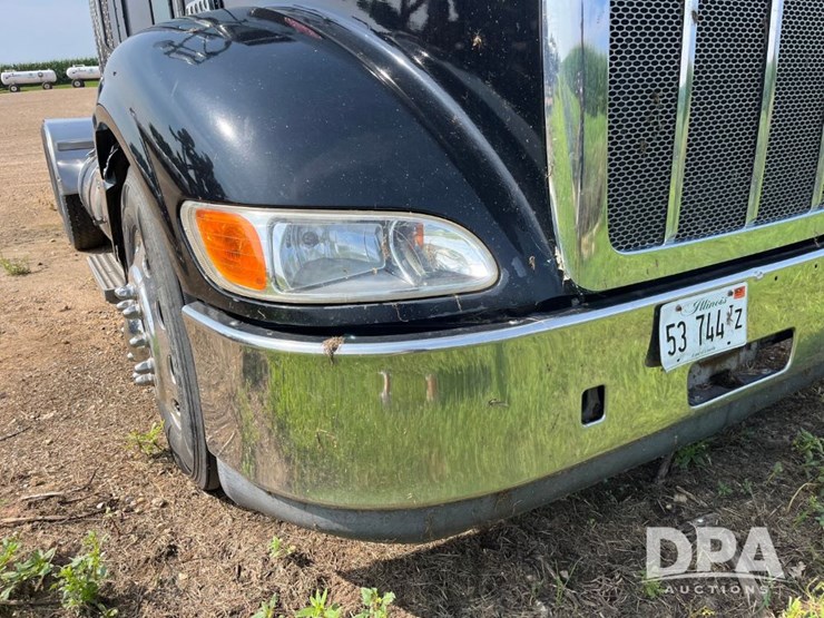2008-peterbilt-384-image-22