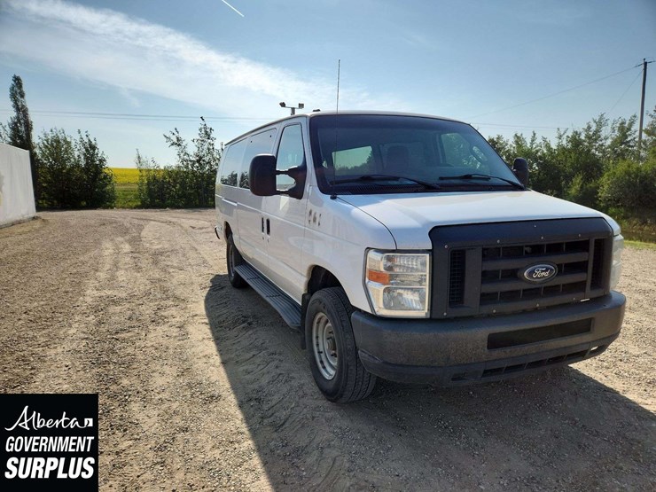 2014-ford-cargo-image-4
