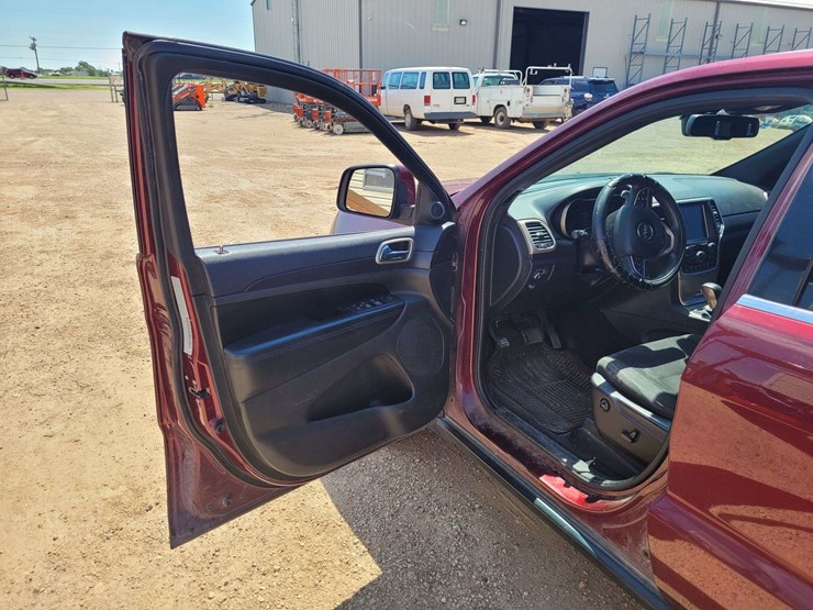 2016-jeep-grand-cherokee-laredo-image-7
