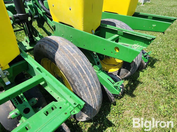1996-john-deere-7200-image-16
