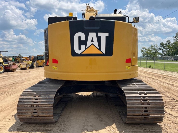 caterpillar-325fl-image-3