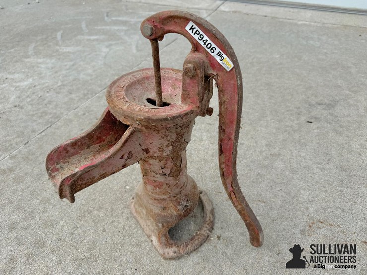 red-jacket-cistern-pump-image-1