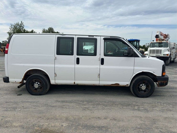 2010-chevrolet-express-2500-image-8