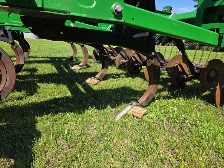 2016-john-deere-18-image-40