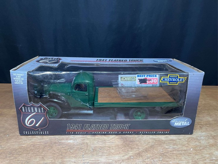 1/16-chevrolet-flatbed-truck-nib-dcp-image-1