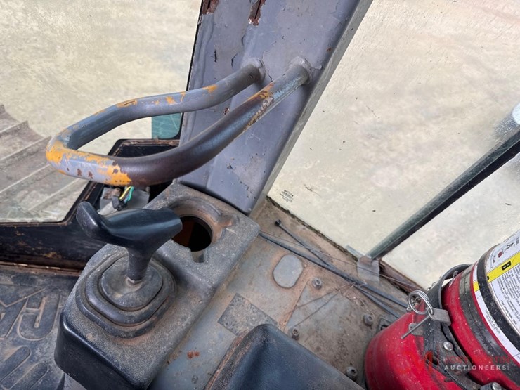2005-caterpillar-d4g-lgp-image-13