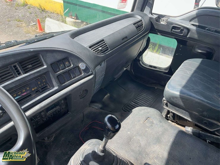 1997-gmc-t7500-image-6