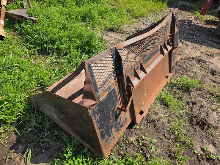 7’-skid-loader-bucket,-weld-on-edge-image-2