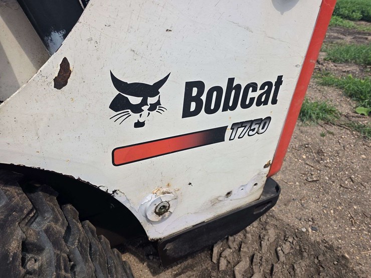 2013-bobcat-t750-image-18