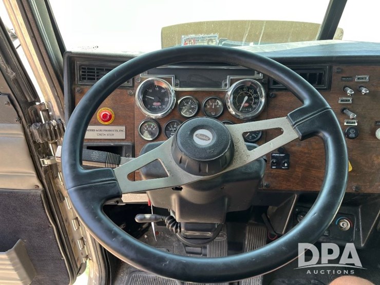 1999-peterbilt-385-image-71