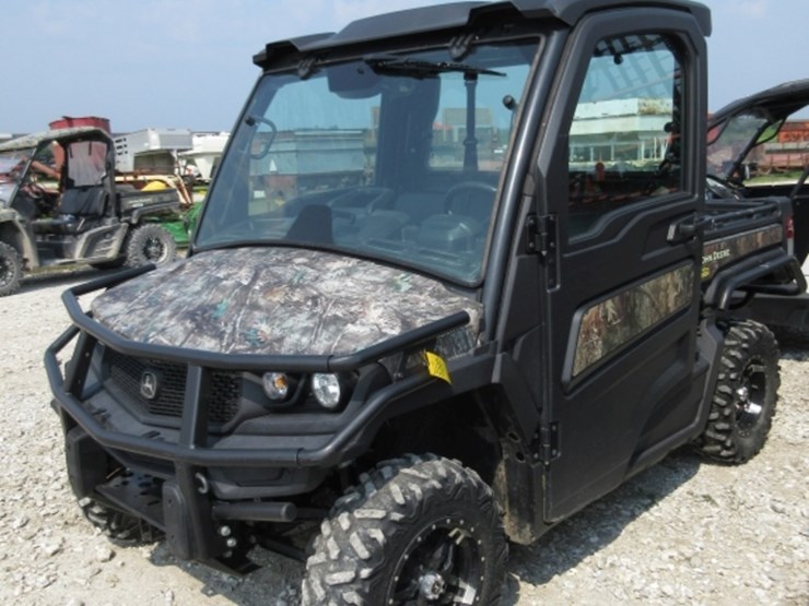 2021-john-deere-xuv835m-image-1