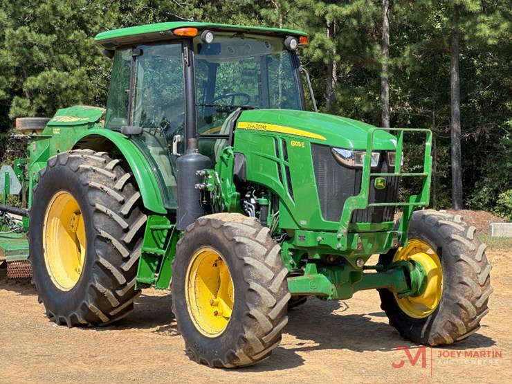 john-deere-6105e-image-1