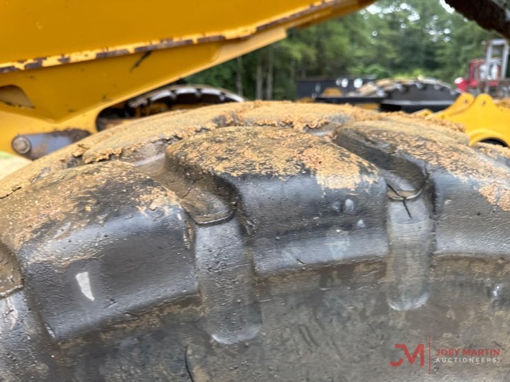 caterpillar-730-image-13