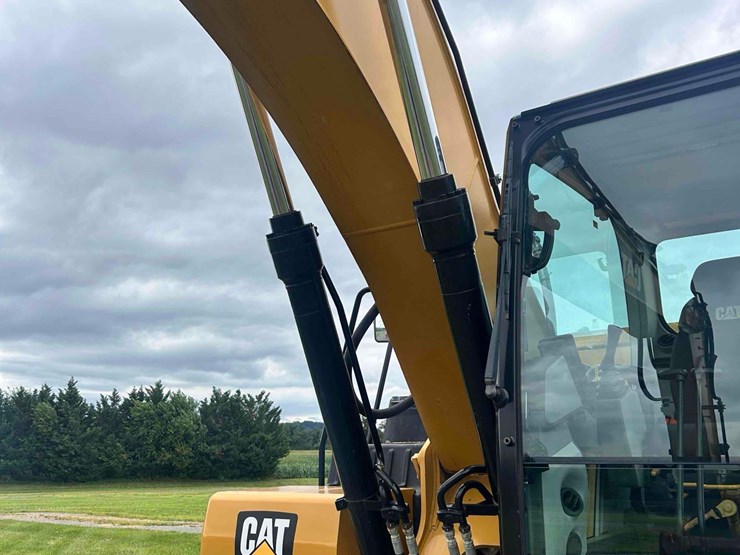 2018-caterpillar-320gc-image-12