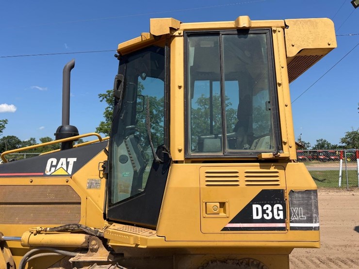 2004-caterpillar-d3g-xl-image-30