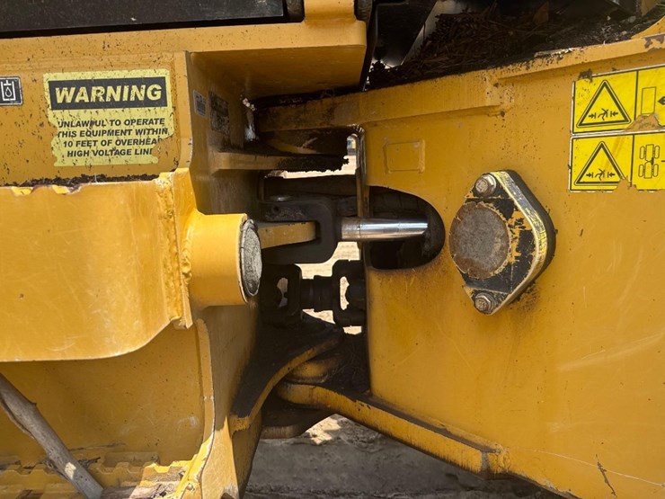 2016-caterpillar-553c-image-17
